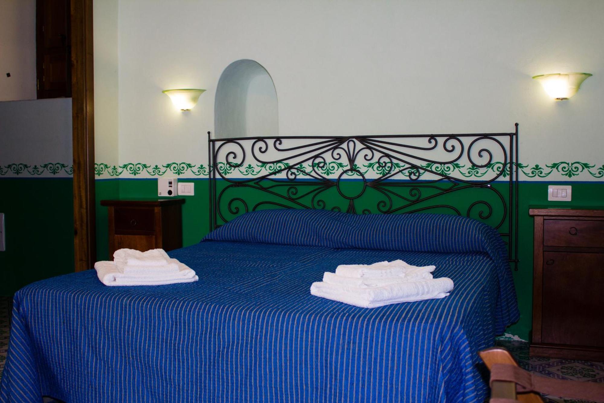 Hotel Arcangelo - Salina 圣马丽娜－萨利娜 外观 照片
